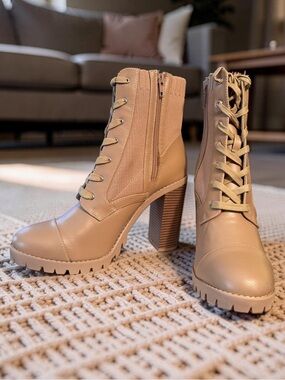 BCBGeneration NWT Sz 11 Tan Lace-Up Chunky Heel Ankle Boots (SH368)